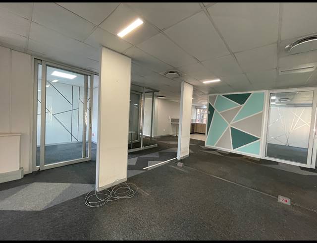 283M² OFFICE TO LET IN BRYANSTON